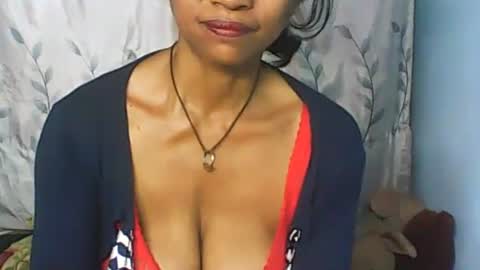 Snapshot of cute_moll chatting on 02.15.25 murielle online show from 02.15.25