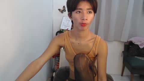 Snapshot of cute_pinay222 chatting on 10.28.25 FIONA online show from 10.28.25