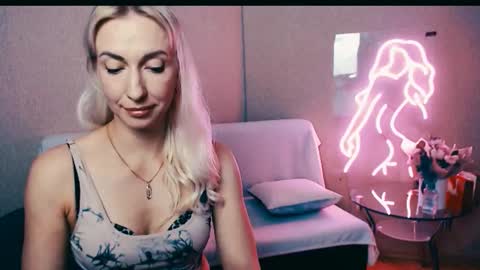 cute_smile_shy online show from 10.11.25