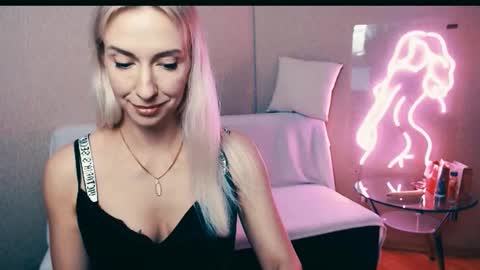 cute_smile_shy online show from 10.21.25