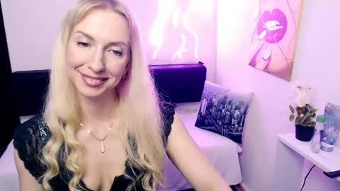 cute_smile_shy online show from 05.19.26