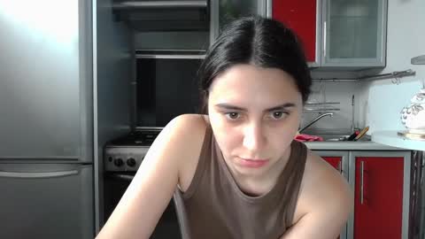 cute_strawberry_ online show from 12.02.24