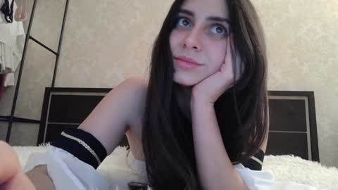 cute_strawberry_ online show from 12.02.24