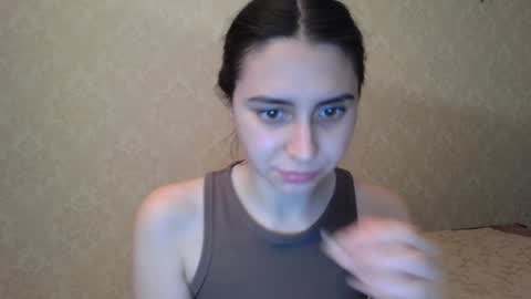 cute_strawberry_ online show from 12.21.24