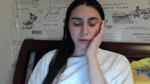 cute_strawberry_ online show from 01.08.25
