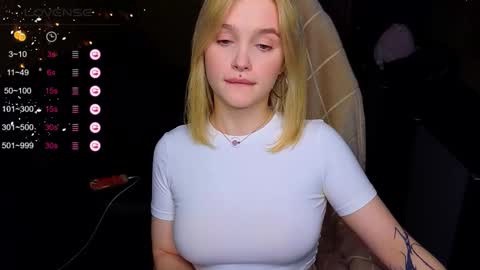 Snapshot of cute_summer_breathe chatting on 10.11.25 Sue online show from 10.11.25