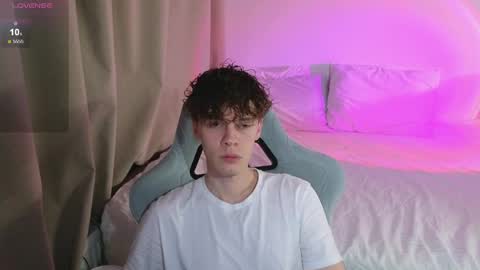 Snapshot of cute_thomas chatting on 05.04.26 Thomas - online show from 05.04.26