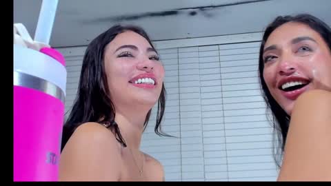 Snapshot of cuteanddesesperate chatting on 12.20.24 WANNA SEE MORE OF TWINS online show from 12.20.24