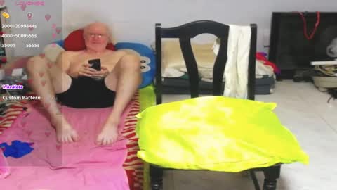 Snapshot of cuteandsexyone chatting on 12.07.24 CuteAndSexyOne Na and Brian online show from 12.07.24