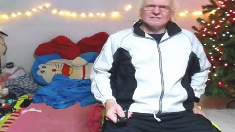 Snapshot of cuteandsexyone chatting on 01.02.25 CuteAndSexyOne Na and Brian online show from 01.02.25