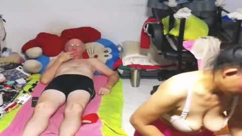 Snapshot of cuteandsexyone chatting on 02.10.25 CuteAndSexyOne Na and Brian online show from 02.10.25