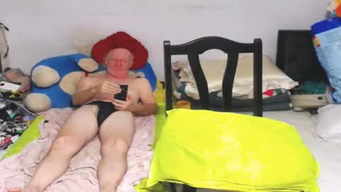 Snapshot of cuteandsexyone chatting on 02.15.25 CuteAndSexyOne Na and Brian online show from 02.15.25