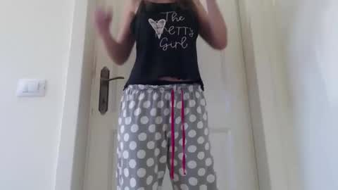 Snapshot of cuteangelx chatting on 10.18.25 Anne-Marie online show from 10.18.25