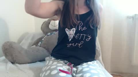 Snapshot of cuteangelx chatting on 10.22.25 Anne-Marie online show from 10.22.25