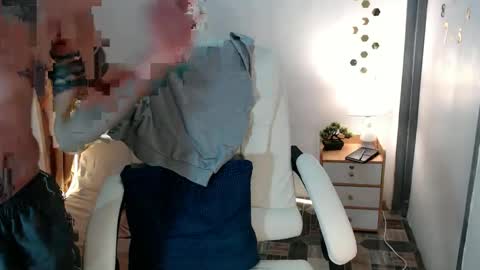 Snapshot of cuteasiancock98 chatting on 01.24.25 Steph online show from 01.24.25