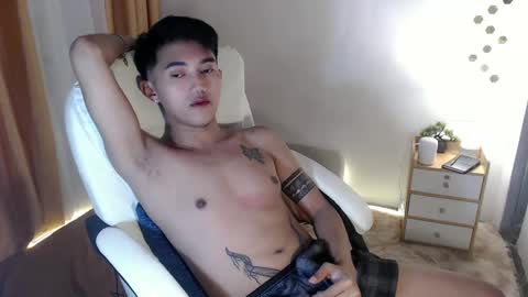 Snapshot of cuteasiancock98 chatting on 02.01.25 Steph online show from 02.01.25