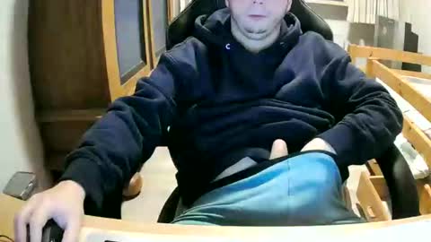 Cuteboy090 online show from 11.19.25