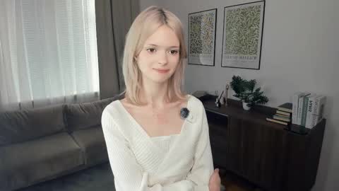 Snapshot of cutebrutality chatting on 09.30.25 Alice online show from 09.30.25