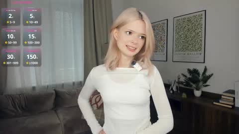 Snapshot of cutebrutality chatting on 10.07.25 Alice online show from 10.07.25