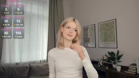 Snapshot of cutebrutality chatting on 10.09.25 Alice online show from 10.09.25