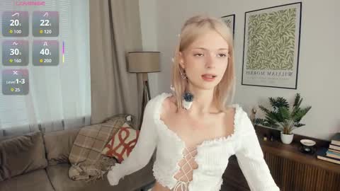 Snapshot of cutebrutality chatting on 10.16.25 Alice online show from 10.16.25