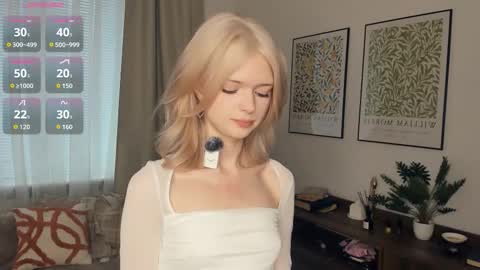 Snapshot of cutebrutality chatting on 10.17.25 Alice online show from 10.17.25