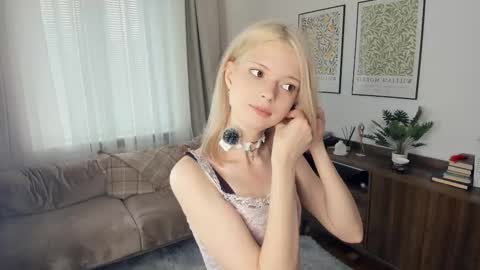 Snapshot of cutebrutality chatting on 10.27.25 Alice online show from 10.27.25