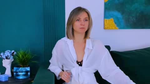 cutemirage online show from 10.18.25