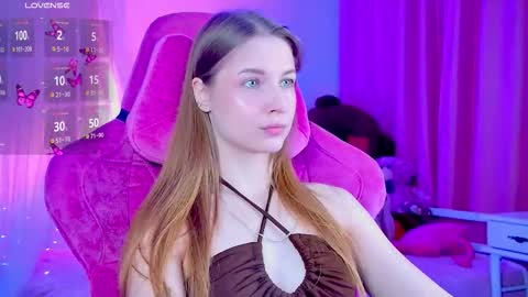 Snapshot of cutemousee chatting on 09.26.25 Rina online show from 09.26.25