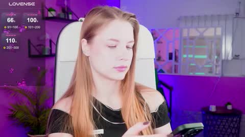 Snapshot of cutemousee chatting on 09.27.25 Rina online show from 09.27.25