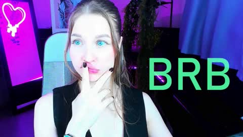 Snapshot of cutemousee chatting on 10.04.25 Rina online show from 10.04.25