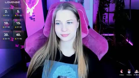 Snapshot of cutemousee chatting on 10.08.25 Rina online show from 10.08.25