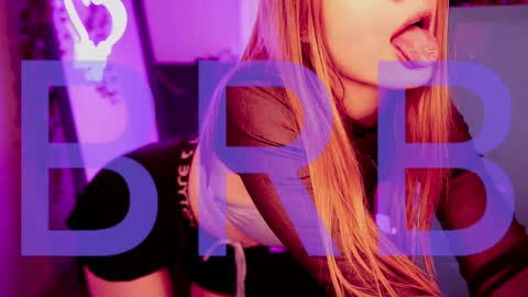 Snapshot of cutemousee chatting on 10.19.25 Rina online show from 10.19.25