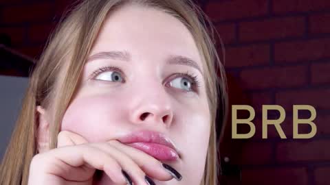 Snapshot of cutemousee chatting on 11.02.25 Rina online show from 11.02.25