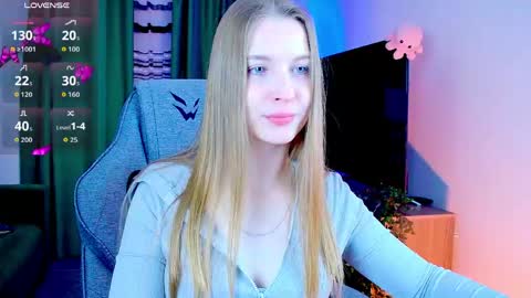 Snapshot of cutemousee chatting on 04.26.26 Rina online show from 04.26.26