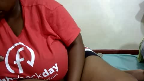 Snapshot of cutermilly chatting on 10.29.25 cutermilly online show from 10.29.25