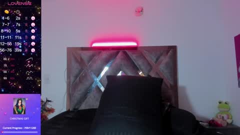 Snapshot of cutesarah_10 chatting on 12.27.24 cutesarah_10 online show from 12.27.24