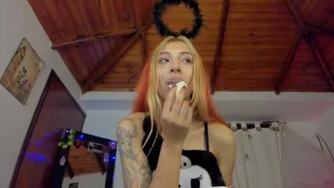 cuteweed420 online show from 12.20.24