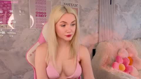 Snapshot of cutie_angels chatting on 06.09.26 HelloMy name Eva online show from 06.09.26