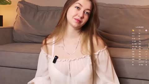 Snapshot of cutie_ash chatting on 09.09.25 Ashley online show from 09.09.25