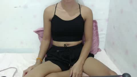 Snapshot of cutie_bella_xxx chatting on 01.23.25 bella online show from 01.23.25