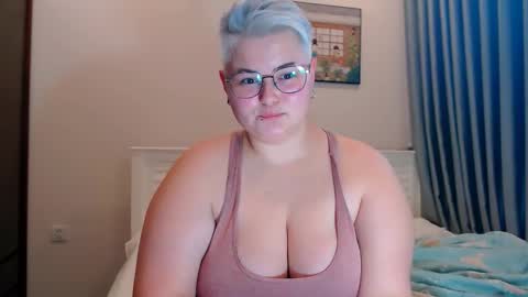 Snapshot of cutie_florence chatting on 10.16.25 Sophie Lilith online show from 10.16.25