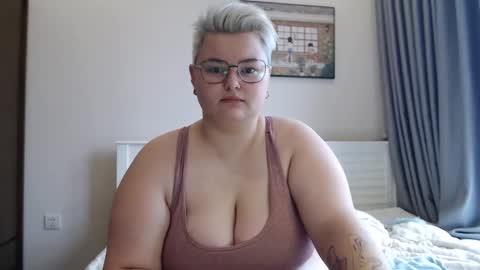 Snapshot of cutie_florence chatting on 10.29.25 Sophie Lilith online show from 10.29.25