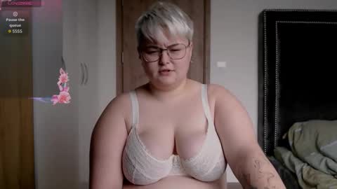 Snapshot of cutie_florence chatting on 11.07.25 Sophie Lilith online show from 11.07.25