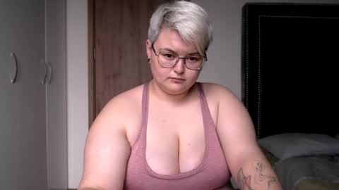 Snapshot of cutie_florence chatting on 11.11.25 Sophie Lilith online show from 11.11.25