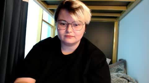 Snapshot of cutie_florence chatting on 04.28.26 Sophie Lilith online show from 04.28.26