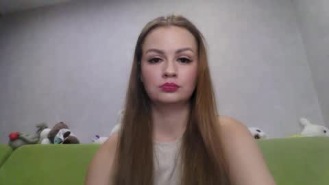 Snapshot of cutie_klo_ chatting on 09.17.25 Chloe online show from 09.17.25