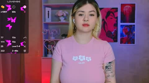 Snapshot of cutie_mili chatting on 01.14.25 mili online show from 01.14.25