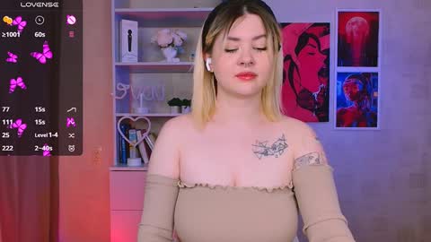 Snapshot of cutie_mili chatting on 01.15.25 mili online show from 01.15.25