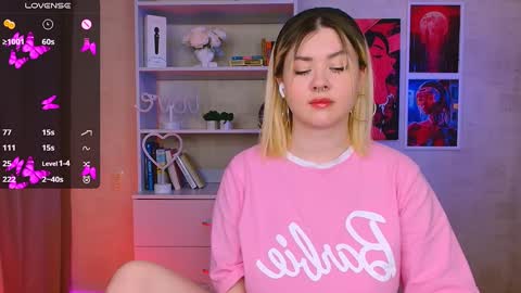 Snapshot of cutie_mili chatting on 01.15.25 mili online show from 01.15.25